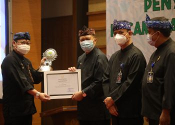 10 Lurah dan Camat Terbaik Raih Penghargaan Dari Pemkot Bandung