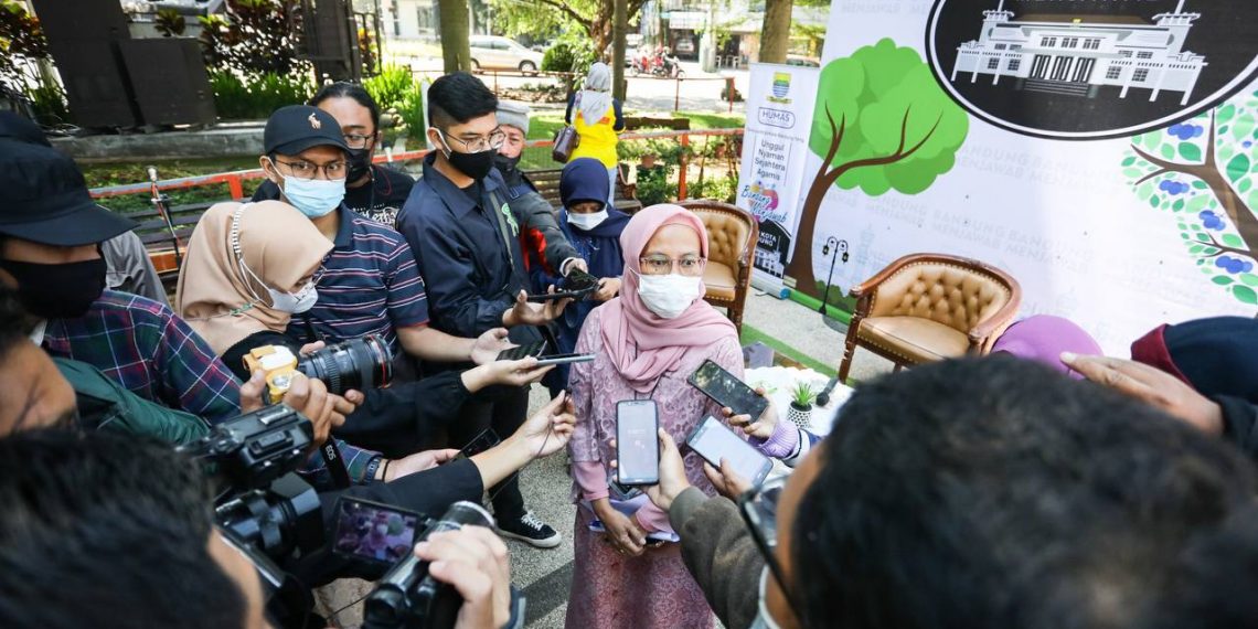 Rutin Rawat Pohon, DPKP Cegah Kecelakaan