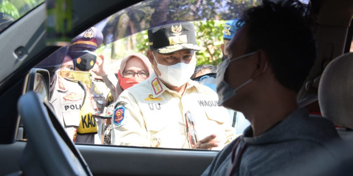 Uu Ruzhanul Tinjau Penyekatan di Perbatasan Jabar-Jateng