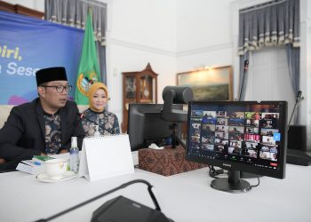 Ridwan Kamil Sapa Petugas Pos Penjagaan di Jabar