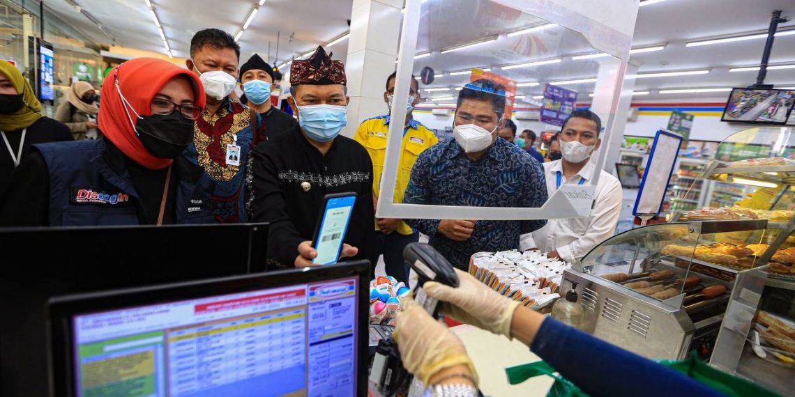 Wali Kota Bandung, Oded M Danial Meresmikan Produk UMKM di Indomaret (Humas)
