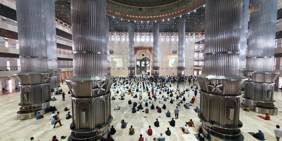 Salat Jumat Pertama Usai Bulan Ramadan di Masjid Istiqlal