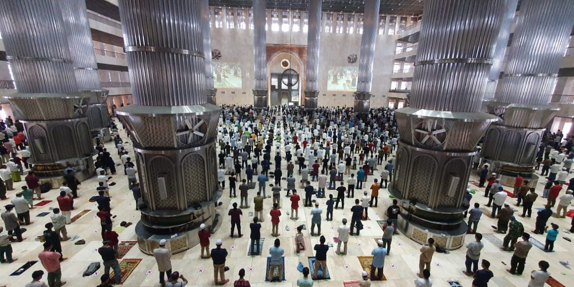 Salat Jumat Pertama Usai Bulan Ramadan di Masjid Istiqlal