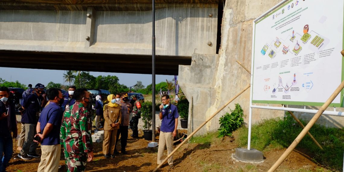 Peduli Lingkungan, Pupuk Kujang Bangun Taman Edukasi dan Tanam Pohon di Bantaran Citarum