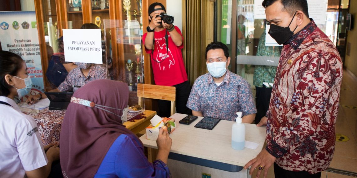 Tinjau ke Depok dan Bekasi, Kadisdik Jabar Jamin Pelaksaan PPDB Berjalan Baik