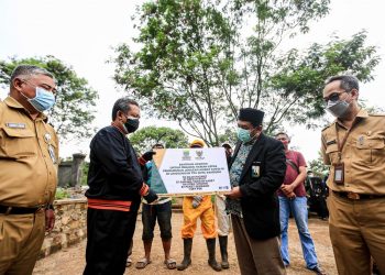Dongkrak Motivasi Petugas TPU Cikadut, Pemkot Bandung Salurkan Bantuan