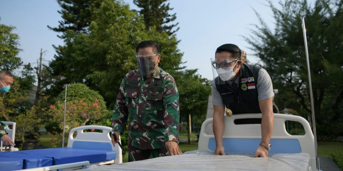 BUMD Jabar Serahkan Bantuan 70 Tempat Tidur Rumah Sakit untuk RS Dustira