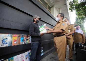 Pemkot Bandung Kembali Salurkan Bantuan untuk PKL