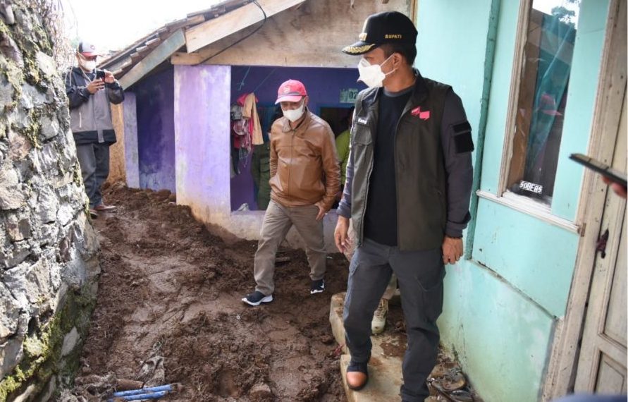 Bupati Bandung Instruksikan Penanggulangan Longsor Pangalengan