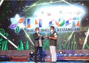 Percepatan Inklusi Keuangan, Bupati Bandung Raih Penghargaan