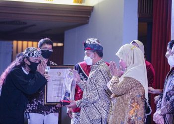 Oded Berikan Anugerah Budaya Kepada 24 Seniman dan Budayawan