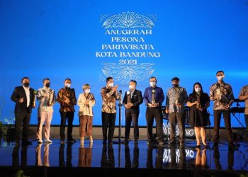 Pemkot Bandung Berikan 9 Anugerah Pesona Pariwisata 2021