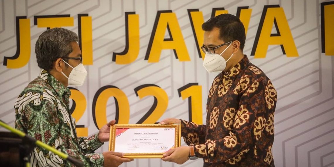 IJTI Jabar Beri Almarhum Mang Oded Penghargaan