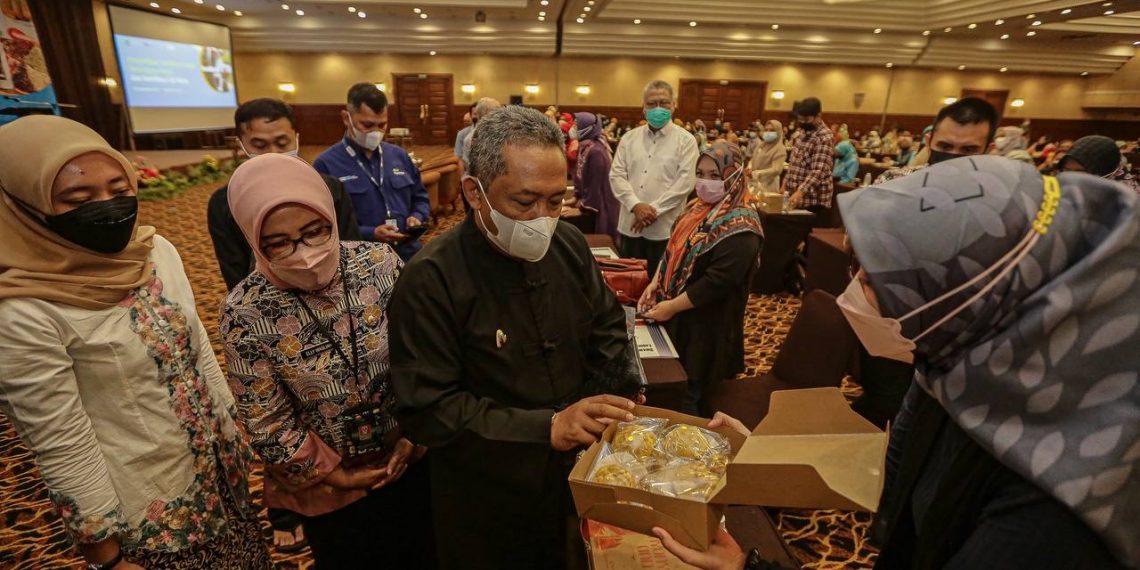 Pemkot Bandung Berikan 150 Sertifikasi Halal dan 79 Sertifikat Uji Mutu Kepada IKM