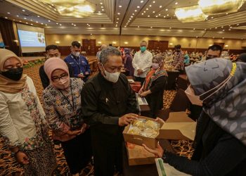 Pemkot Bandung Berikan 150 Sertifikasi Halal dan 79 Sertifikat Uji Mutu Kepada IKM