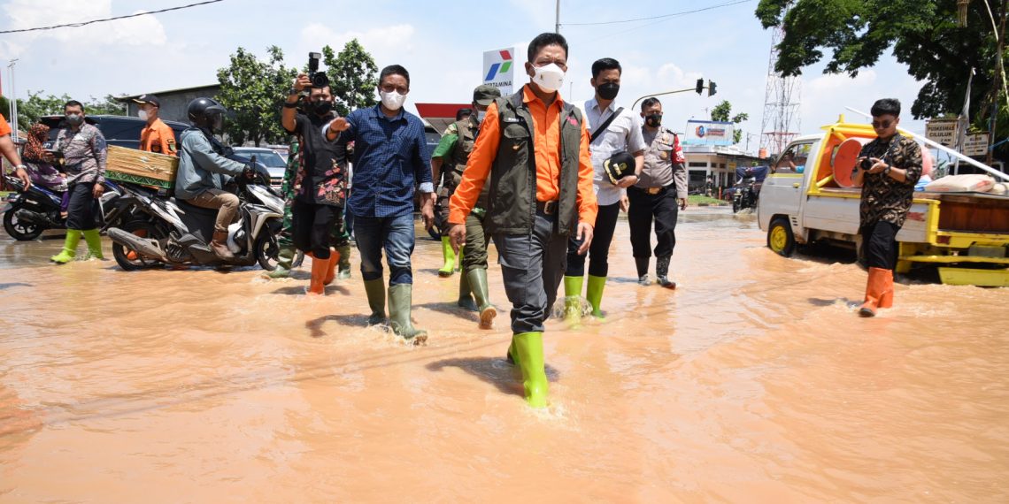 Tangani Banjir Rancaekek, Bupati Terjunkan Alat Berat