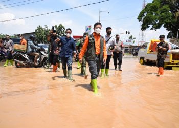 Tangani Banjir Rancaekek, Bupati Terjunkan Alat Berat