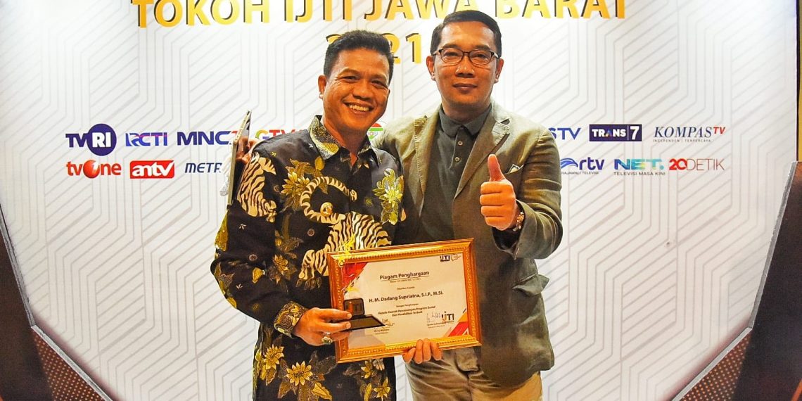 Inisiasi Program Insentif Guru Ngaji, Bupati DS Raih Penghargaan IJTI Jabar
