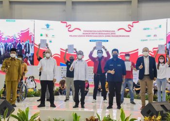 Menkop UKM Bagikan NIB Bagi Pelaku UKM di Kabupaten Bandung