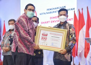 Bupati Dadang Supriatna Raih Penghargaan Gerakan Menuju 100 Smart City