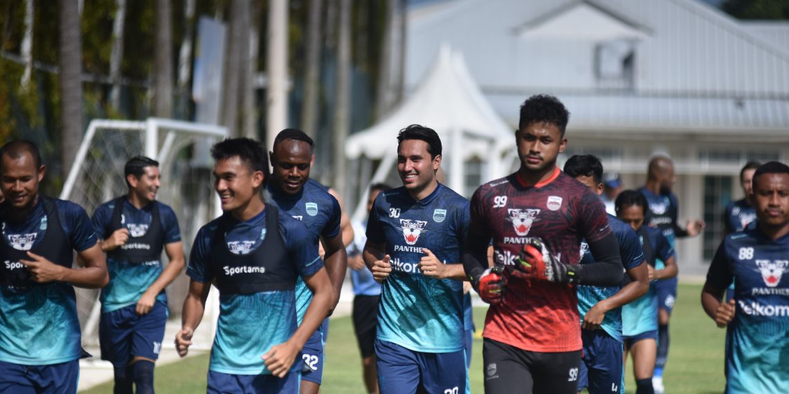 Pasrah Pemainnya Terpapar COVID-19, Umuh Pede Persib Menang