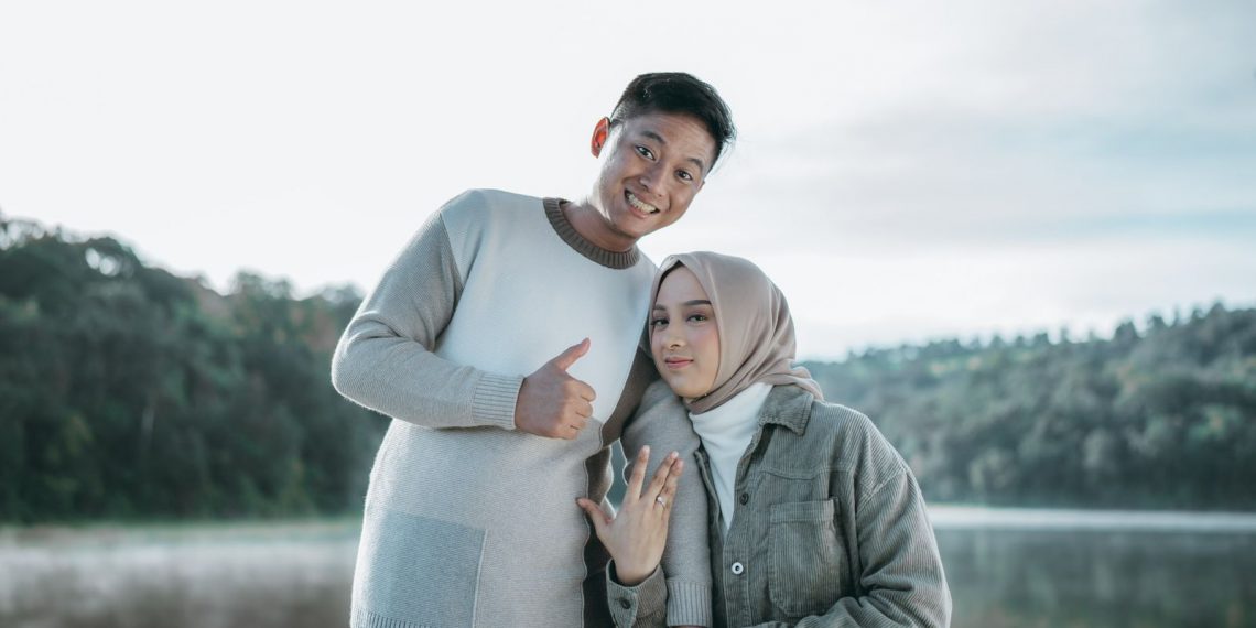 Romantisnya Crazy Rich Bandung, Persembahkan Video Klip dan Porsche Rp4 M untuk Dinan Nurfajrina