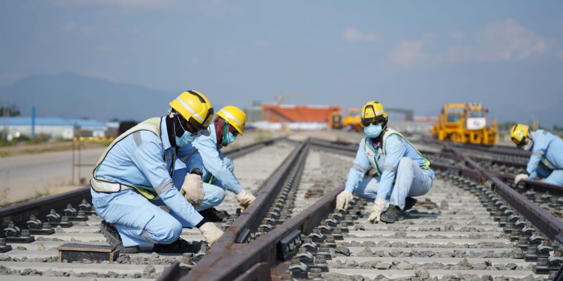 Kereta Cepat Jakarta-Bandung Gunakan Teknologi Rel Baru Pertama di Indonesia
