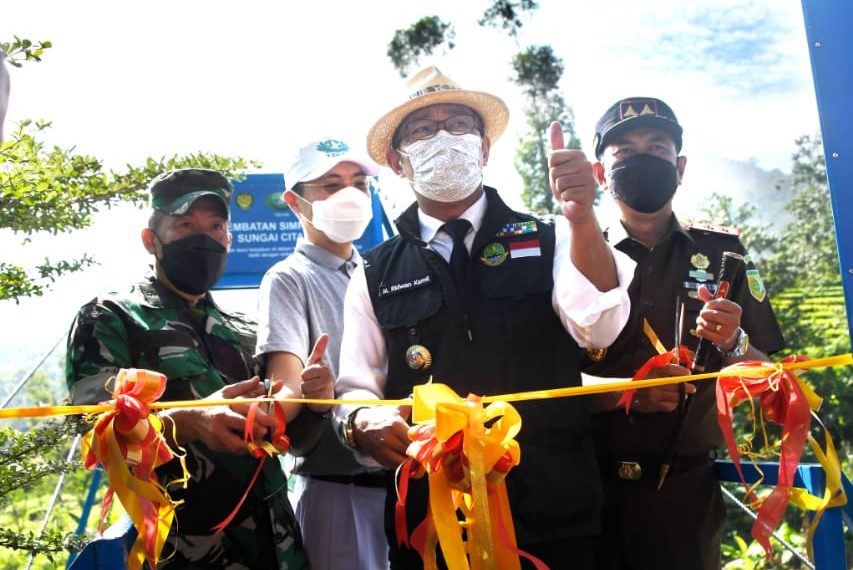 Resmikan Jembatan Gantung Simpay Asih, Ridwan Kamil: Ekonomi Warga Bisa Meningkat