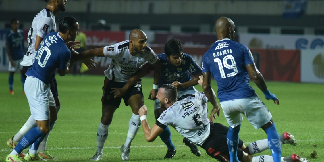 Persib Nyaris Dipermalukan 10 Pemain Bali United