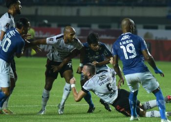 Persib Nyaris Dipermalukan 10 Pemain Bali United