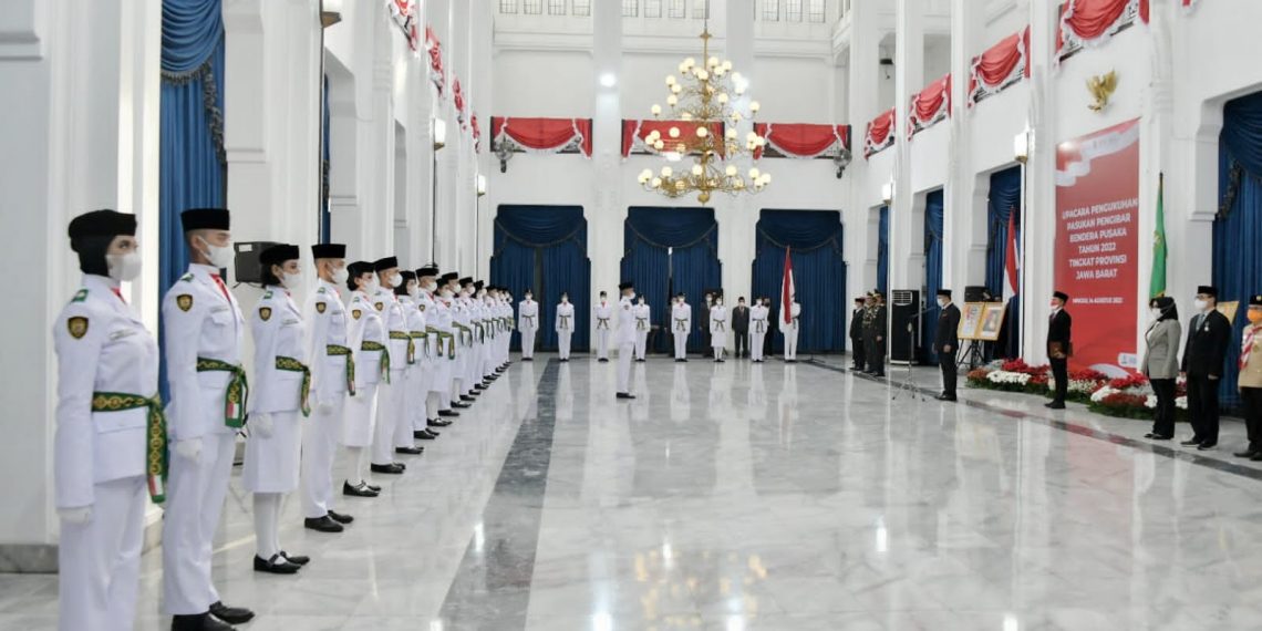 Jelang 17 Agustus, 54 Anggota Paskibra Jabar Dikukuhkan