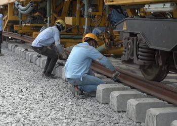 Jelang Uji Dinamis, Pemasangan Rel dan OCS Proyek KCJB untuk Gelaran G20 Rampung