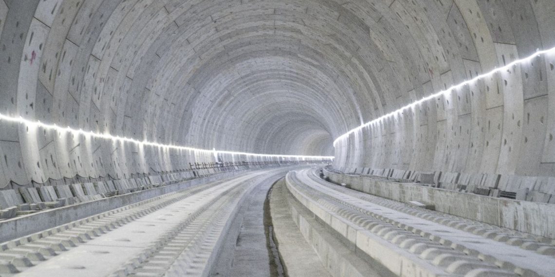 Konstruksi Bangunan KCJB Gunakan Teknologi Tahan Gempa