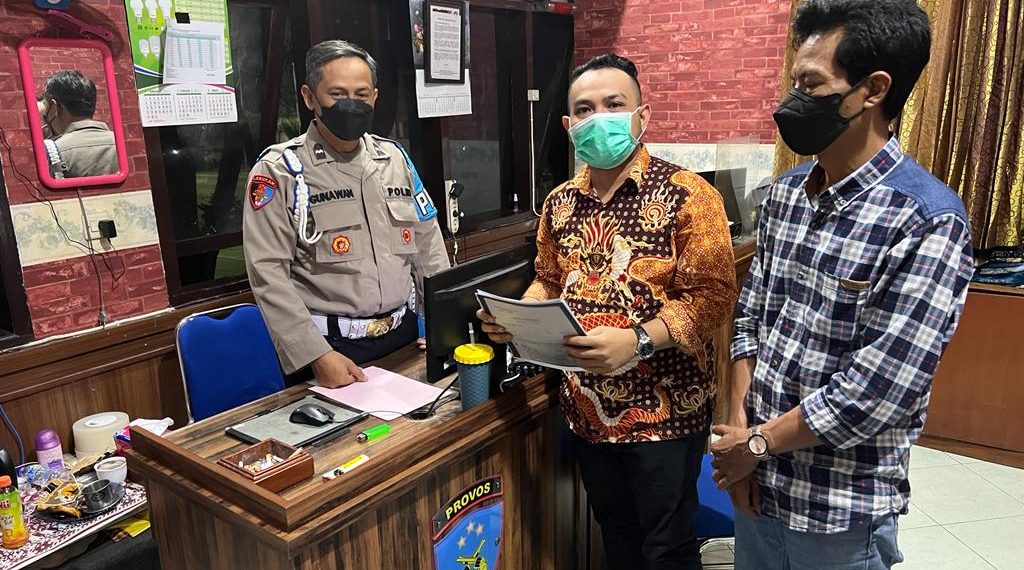 Penasehat Hukum Kades Cibogo Laporkan Penyidik Polda Jabar ke Propam