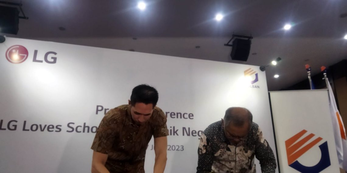 LG Loves School Dukung Peningkatan Kualitas Ruang Belajar Politeknik Negeri Bandung