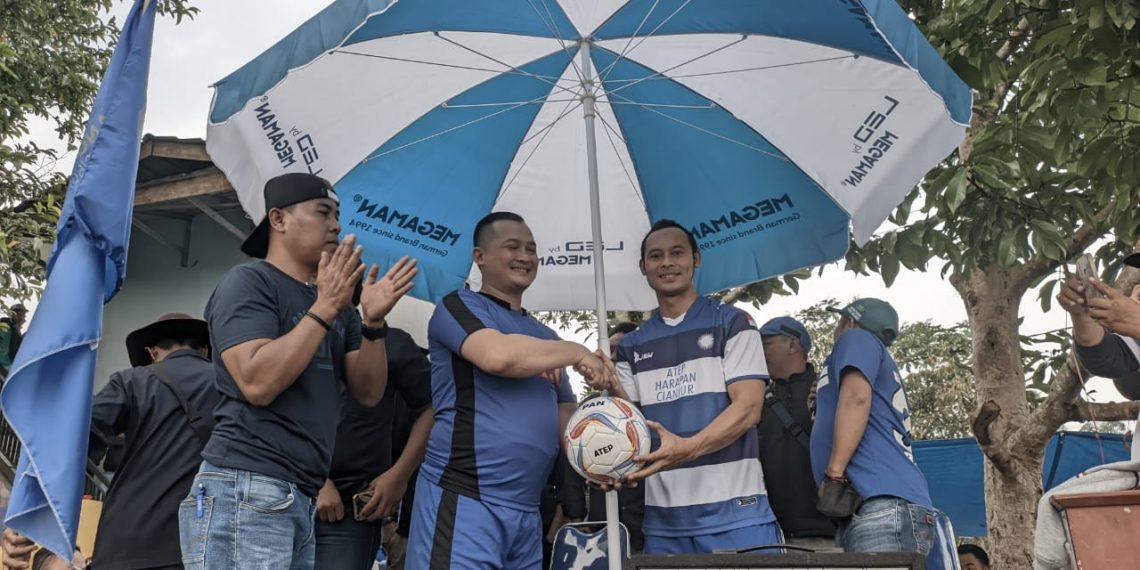 Sepak Bola Atraktif ala Atep Sukses Hibur Warga Cibokor