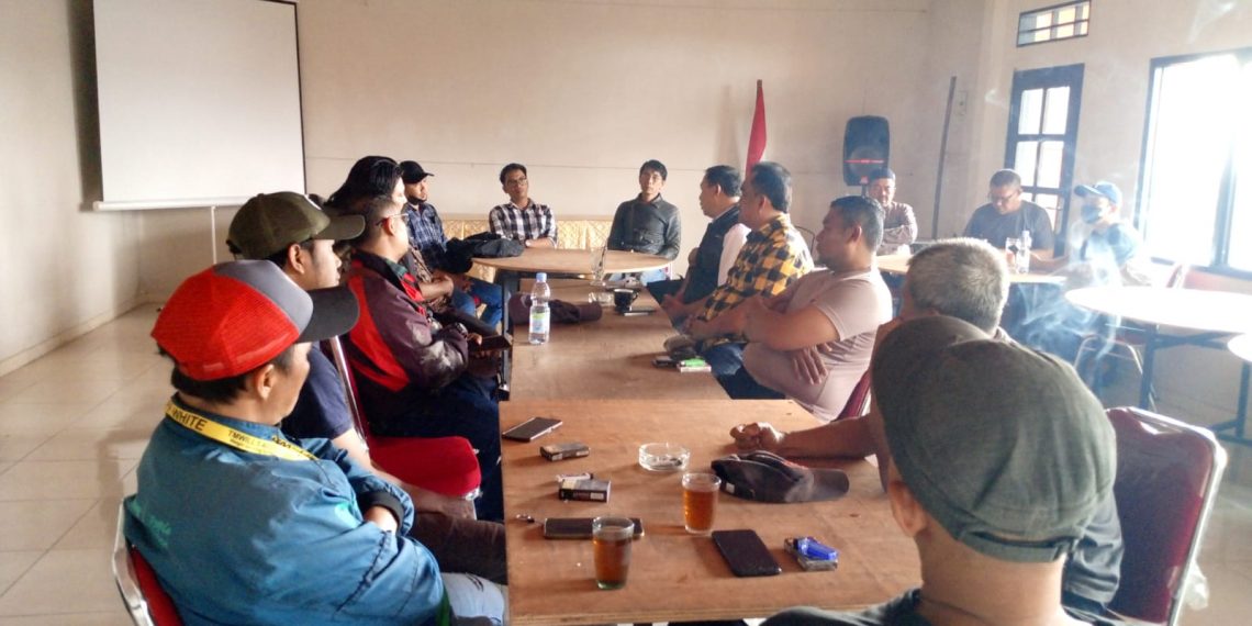 Diinisiasi Kades dan Anggota Dewan, Rempug Warga Terdampak Pembangunan Capai Kesepakatan dengan SMAN 1 Cililin