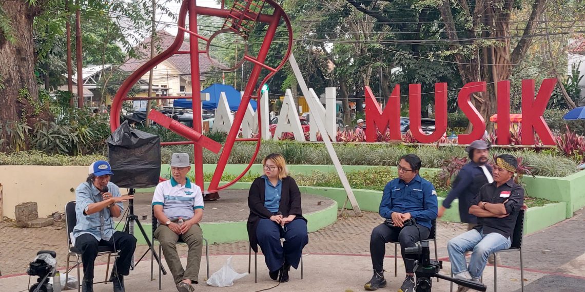 Diskusi Publik Kaukus Aktivis Lingkungan Bandung, Sampah Masalah Siapa?