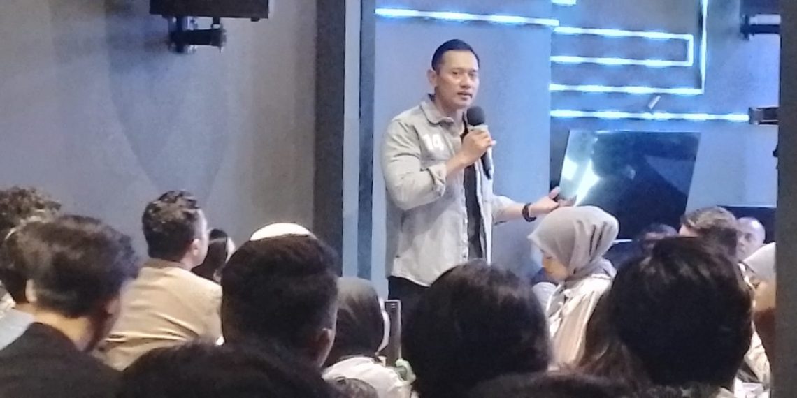 Sambangi Kota Bandung, AHY Ngopi Bareng Milenial